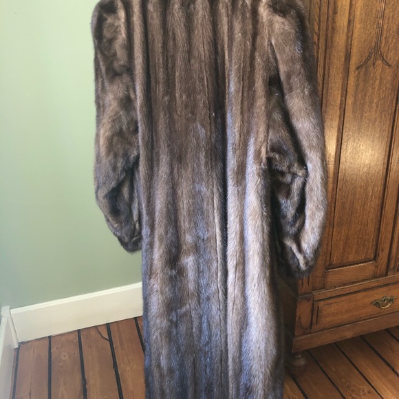 Majestic Genuine male Mink Coat size 12/14 (estimate) see measurements - Picture 4 of 11
